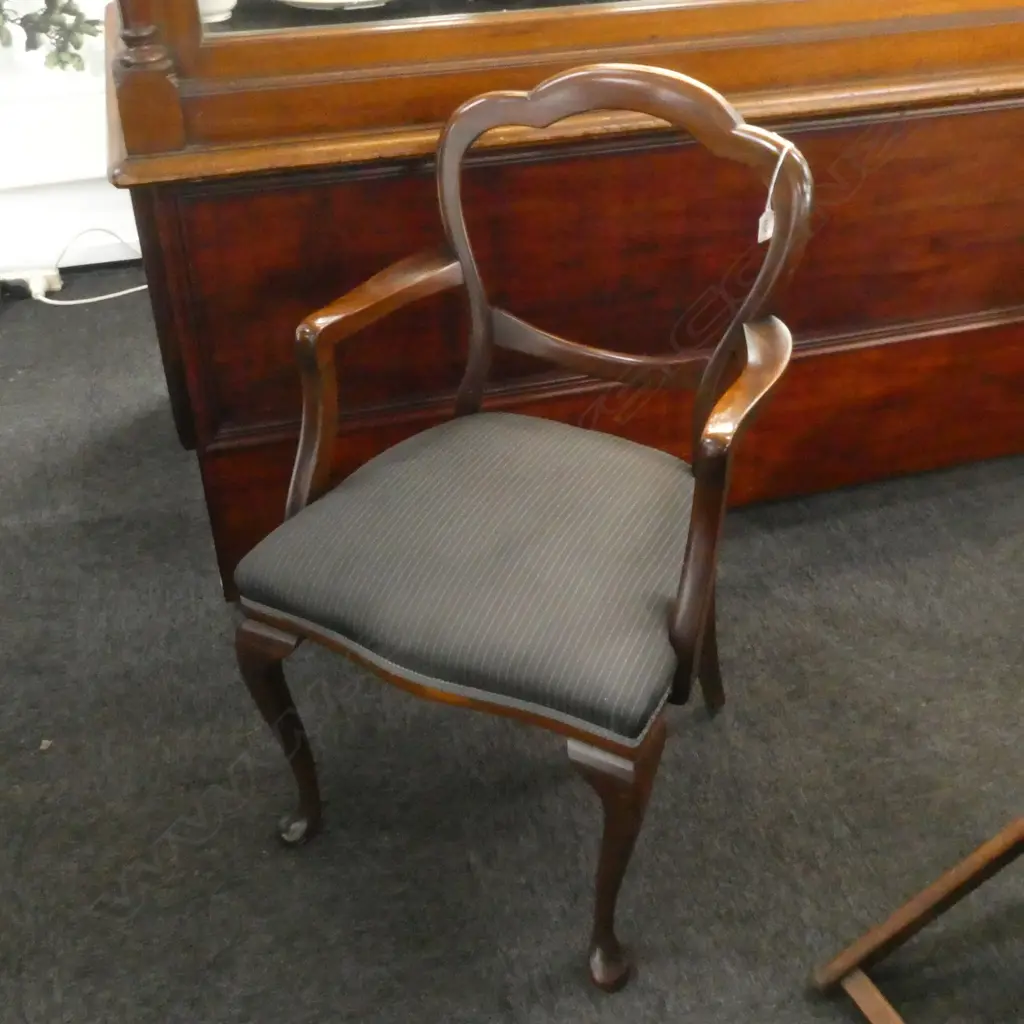 QUEEN ANNE BALLOON BACK MAHOGANY CHAIR Image 1++