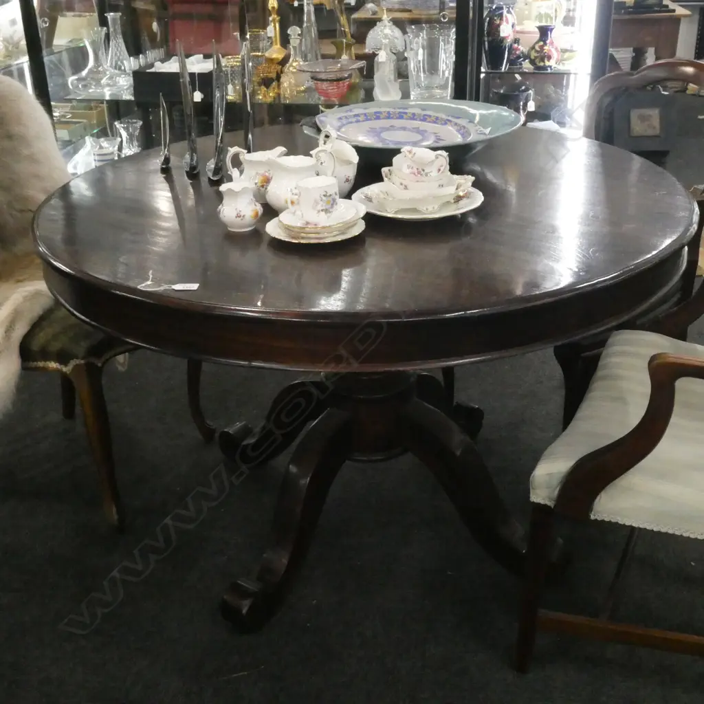 CIRCULAR PEDESTAL DINING TABLE 1190mm dia Image 1++