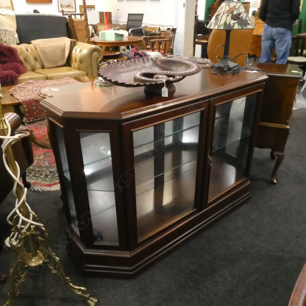 1970s MAHOGANY LOW DISPLAY CABINET MIRROR BACK W.1245mm H.820mm Image 1++