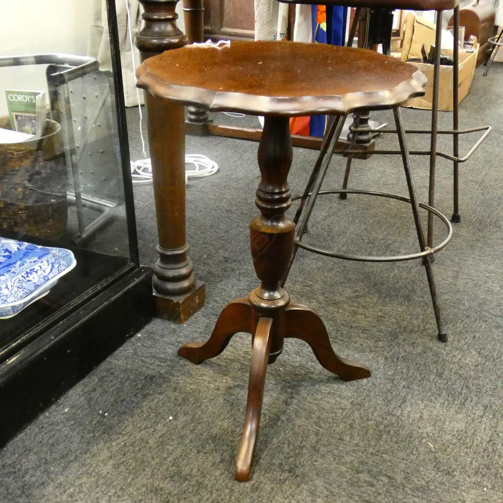 QUEEN ANNE STYLE SIDE TABLE H.570mm Image 1++