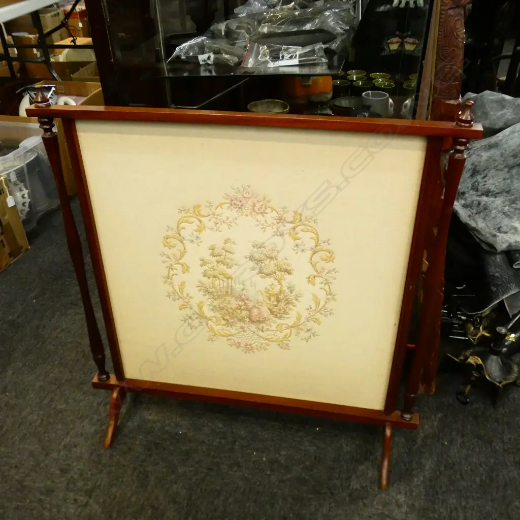 TAPESTRY FIRESCREEN W.750mm Image 1++