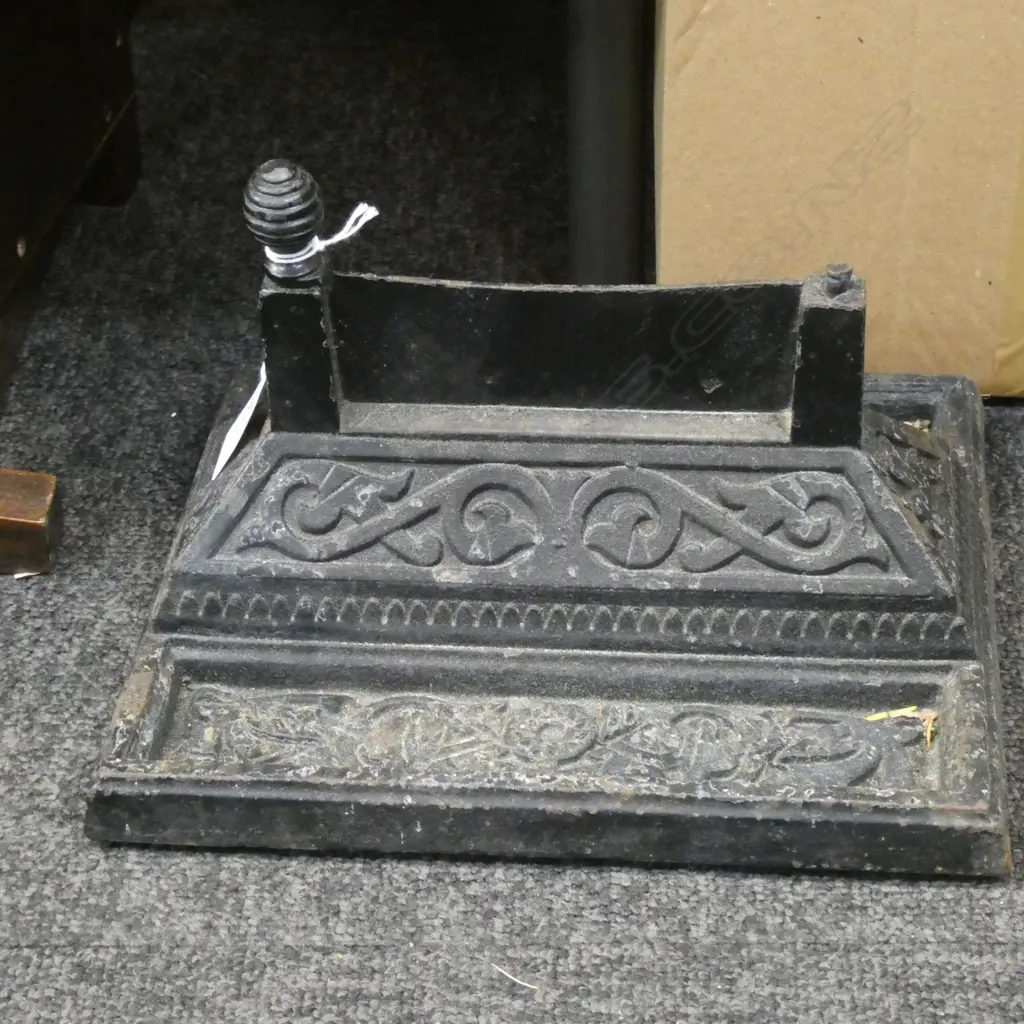 OLD CAST IRON BOOT SCRAPER (1 FINIAL MISSING) W.245mm Image 1++