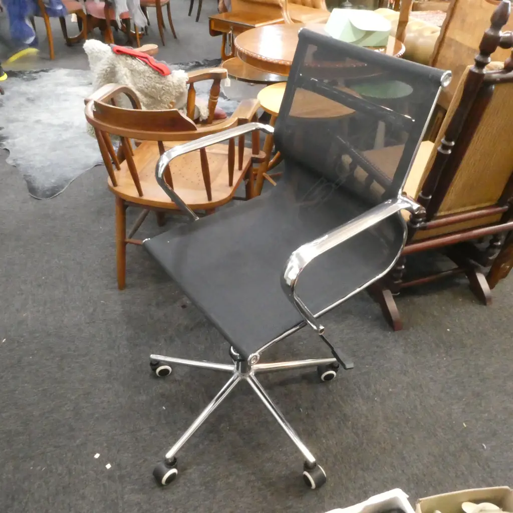 EXECUTIVE CHROME & BLACK MESH OFFICE CHAIR Image 1++