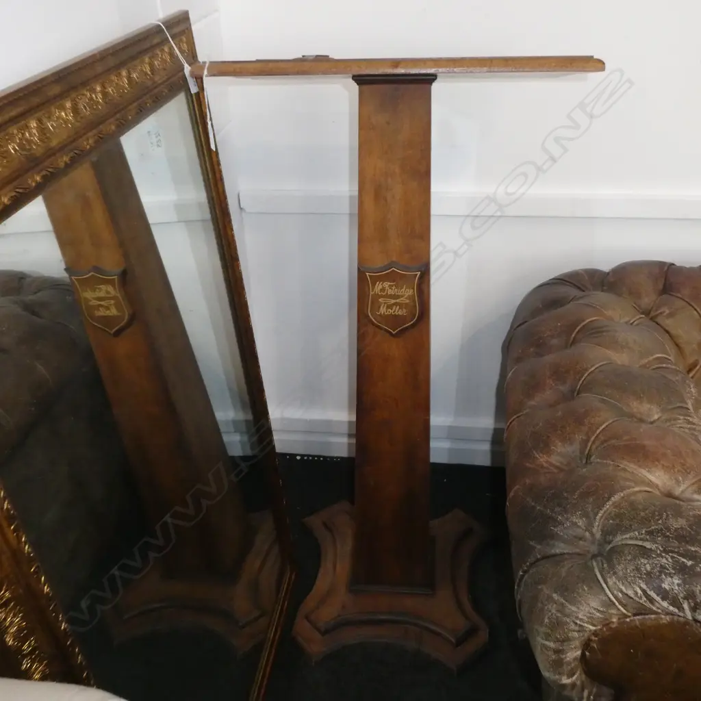 WOODEN LECTERN H.1110mm BASE AF Image 1++
