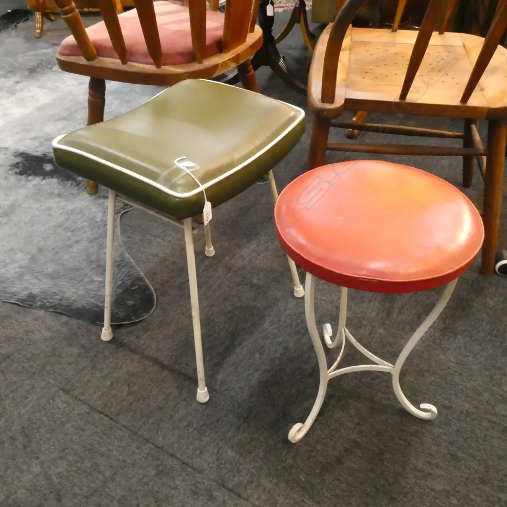 2 RETRO UPHOSTERED STOOLS  Image 1++