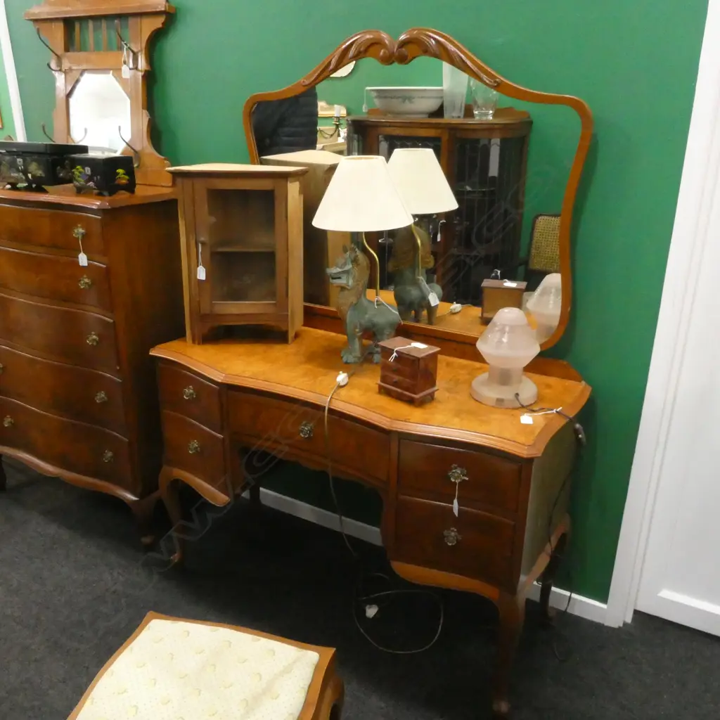 QUEEN ANNE STYLE DRESSER 1120x450x1570mm Image 1++