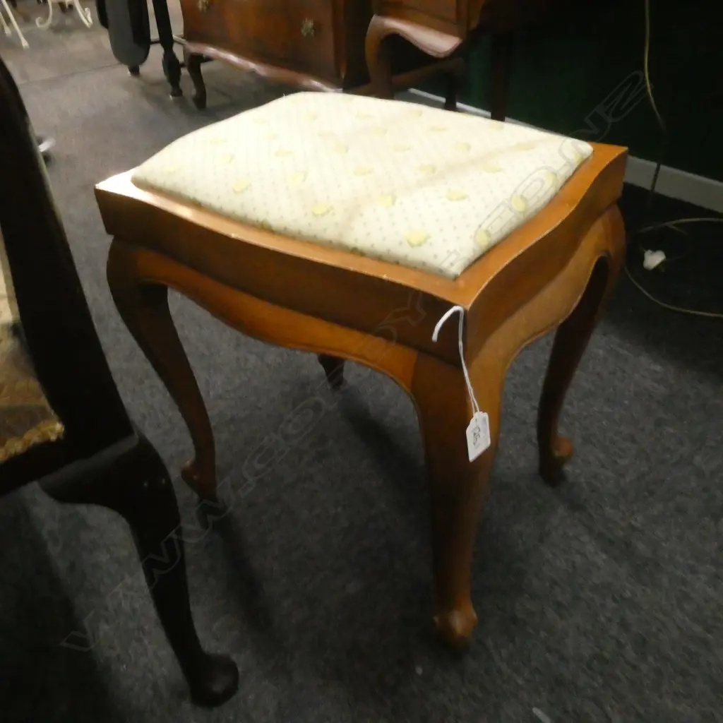 QUEEN ANNE STYLE STOOL H.450mm Image 1++