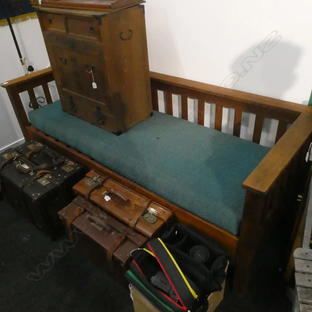 ARTS & CRAFT OAK SETTLE Image 1++