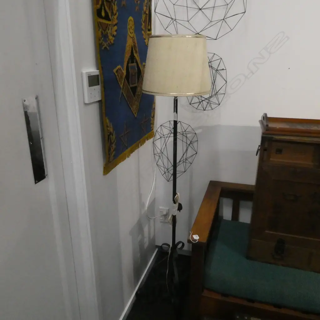 VINTAGE BLACK METAL STANDARD LAMP H.1610mm Image 1++