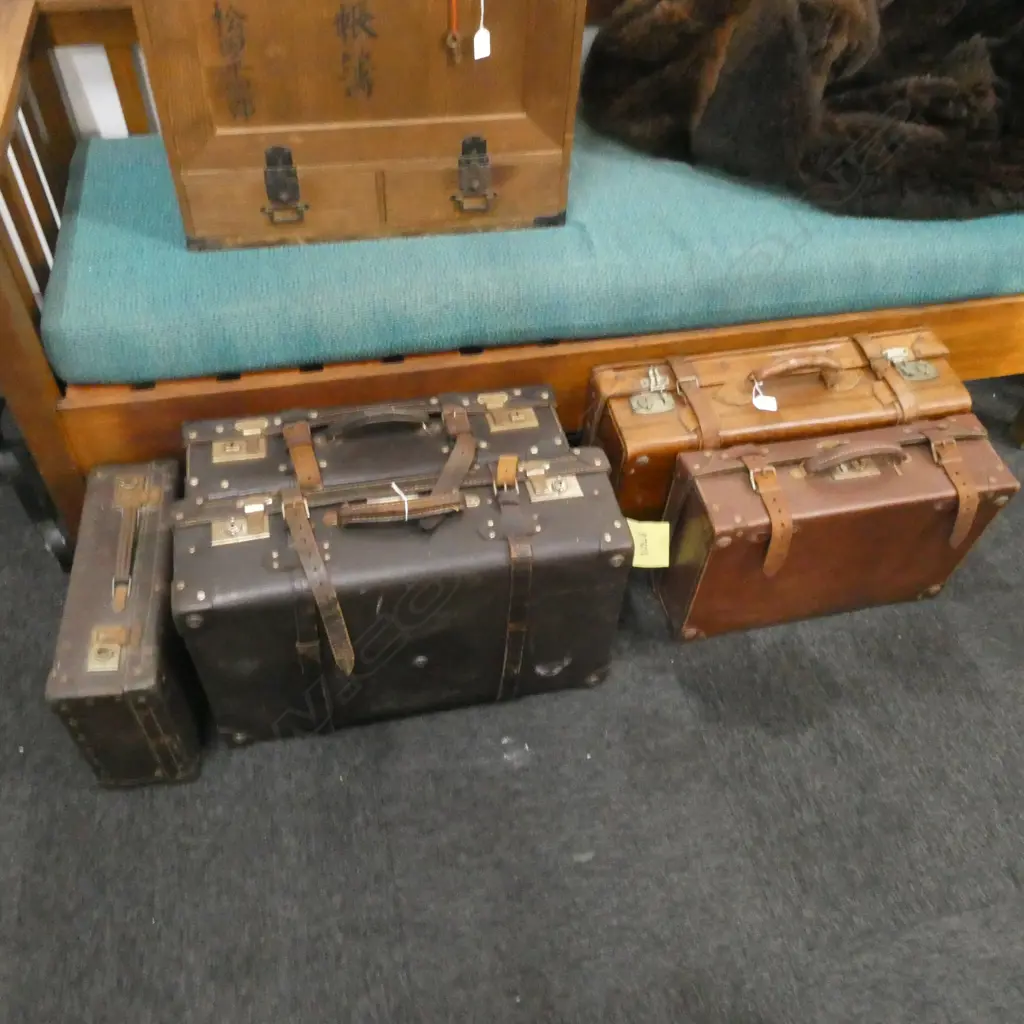 5 VINTAGE LEATHER SUITCASES  Image 1++