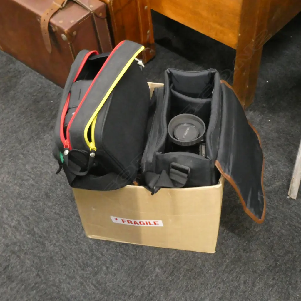 BOX LOT VINTAGE CAMERAS; CANON, YASHICA ETC Image 1++