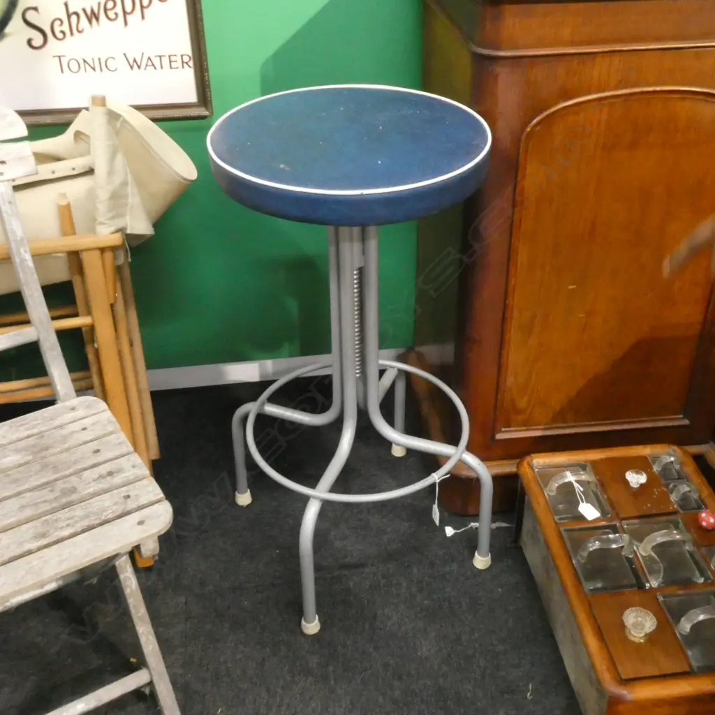 1950S ADJUSTABLE INDUSTRIAL STOOL ON 4 LEGS 810MM HIGH UNEXTENDED Image 1++