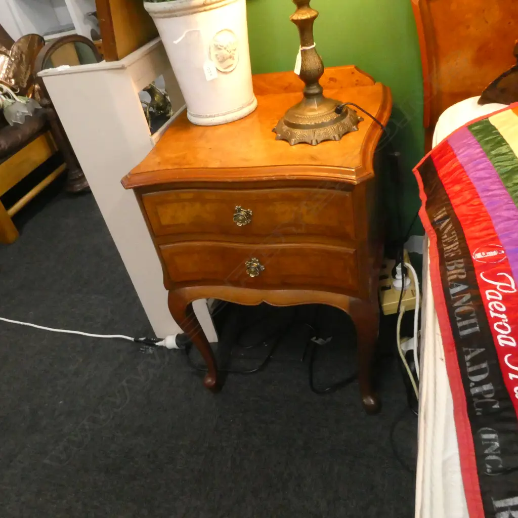 PR QUEEN ANNE STYLE BEDSIDE TABLES  Image 1++