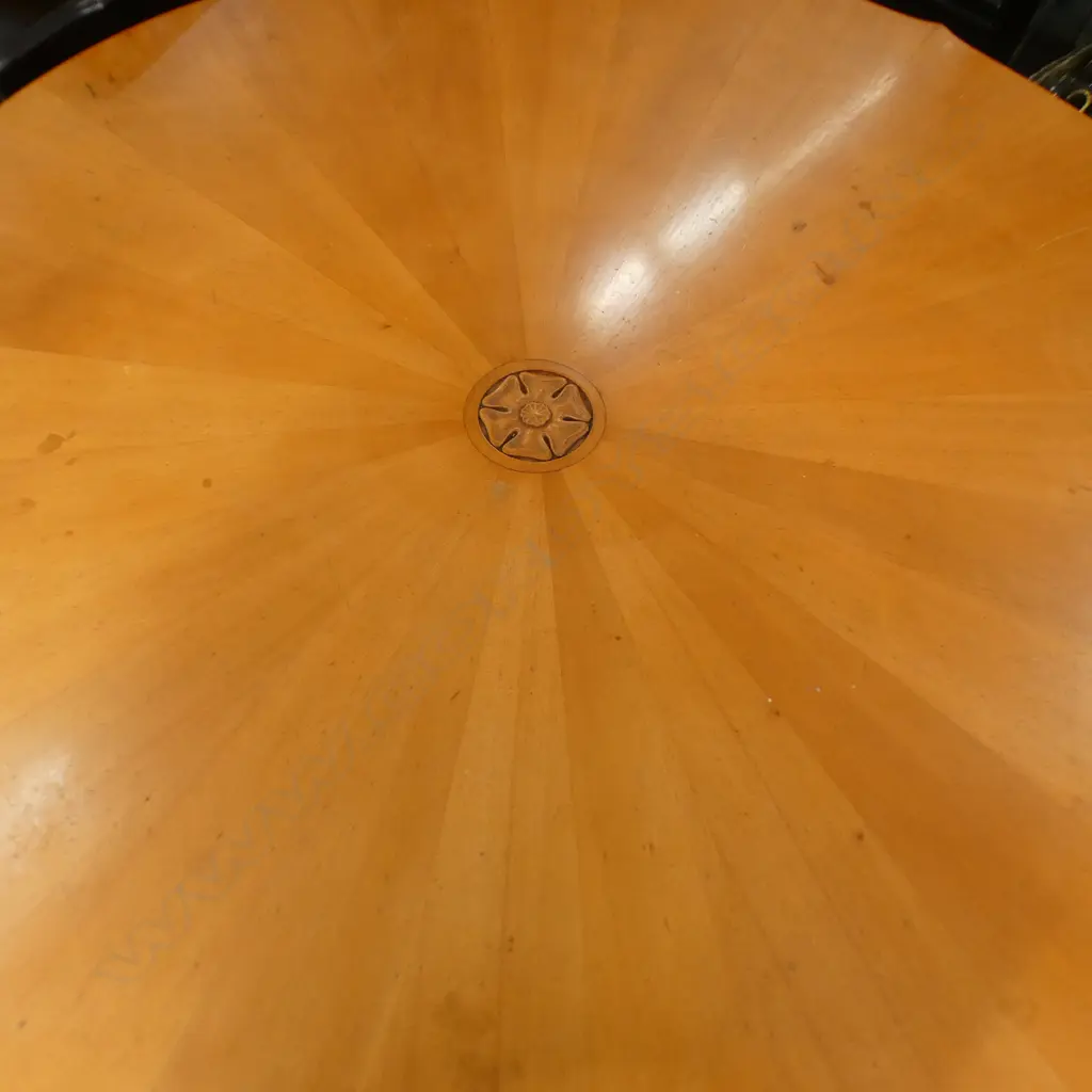 CIRCULAR PEDESTAL DINING TABLE  Image 1++