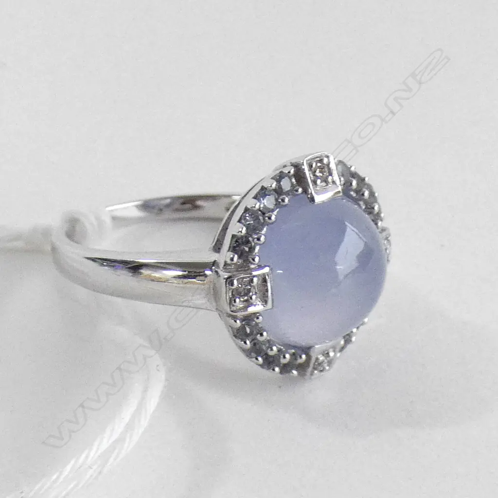9CT WHITE GOLD DIAMOND AND MOONSTONE RING Image 1++