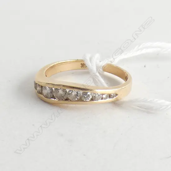 14CT GOLD AND DIAMOND BAND