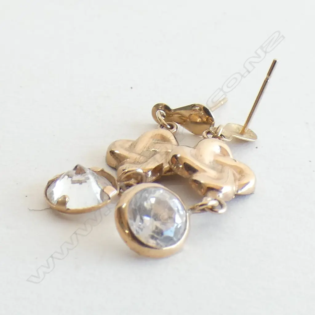 9ct GOLD & QUARTZ EARRINGS (NO BUTTERFLIES) Image 1++