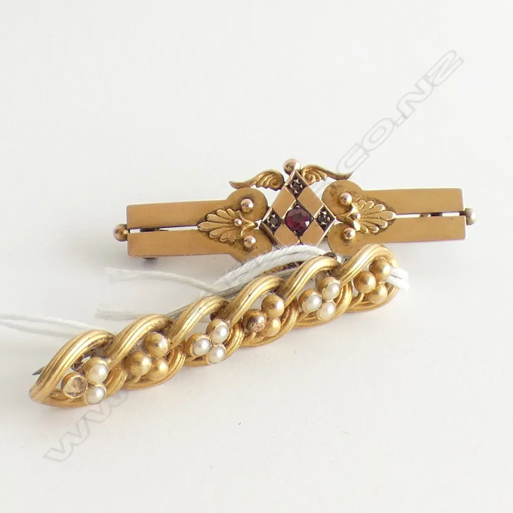 2 9CT BAR BROOCHES 7 GRAMS Image 1++