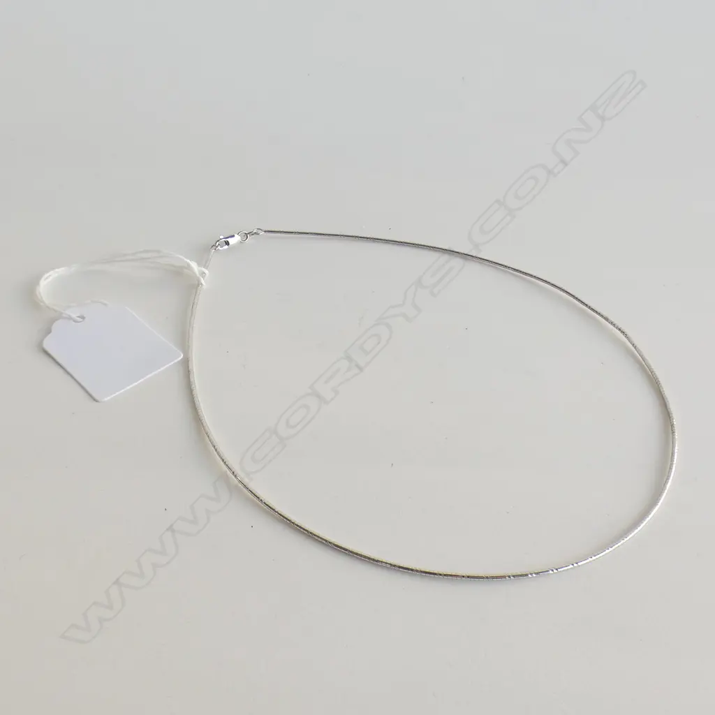 750 WHITE GOLD FINE WIRE NECKLACE  38cm long Image 1++