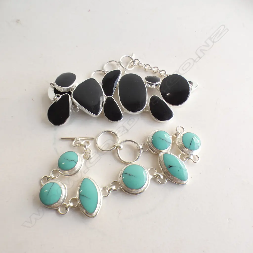 2 925 STG BRACELETS; TURQUOISE ? & BLACK STONE 40 GRAMS Image 1++