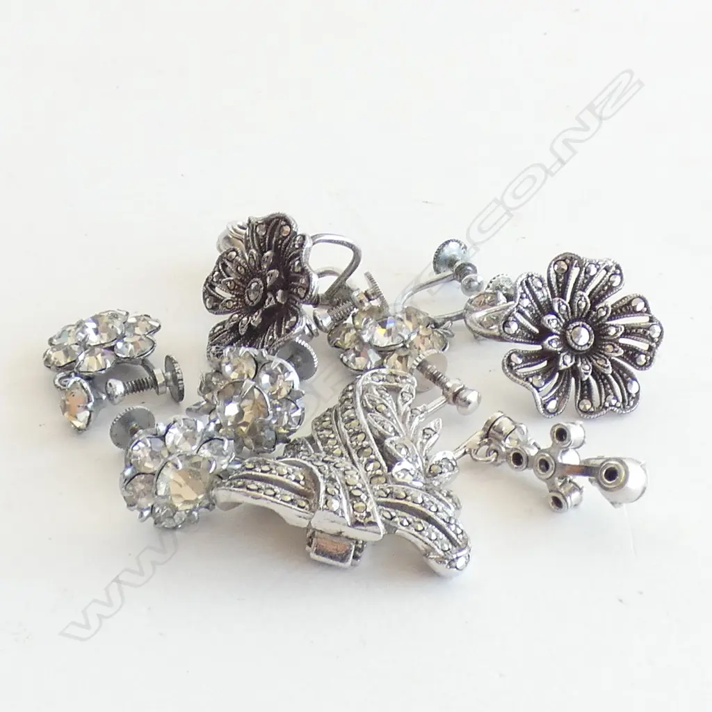 2 CARNELIAN BEAD NECKLACES + SMALL BAG MARCASITE & RHINESTONE EARRINGS Image 1++