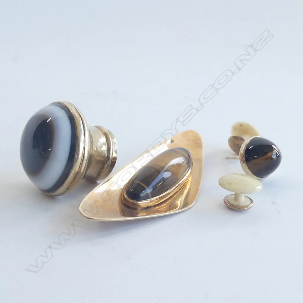 BAG OF MISC. 9ct GOLD ITEMS ALL MARKED/ TESTED. TOTAL 22.69GMS. incl stones. Image 1++