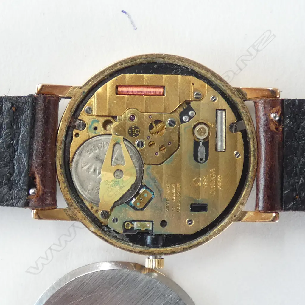 VINTAGE OMEGA DE VILLE QUARTZ WATCH REQ. BATTERY Image 1++
