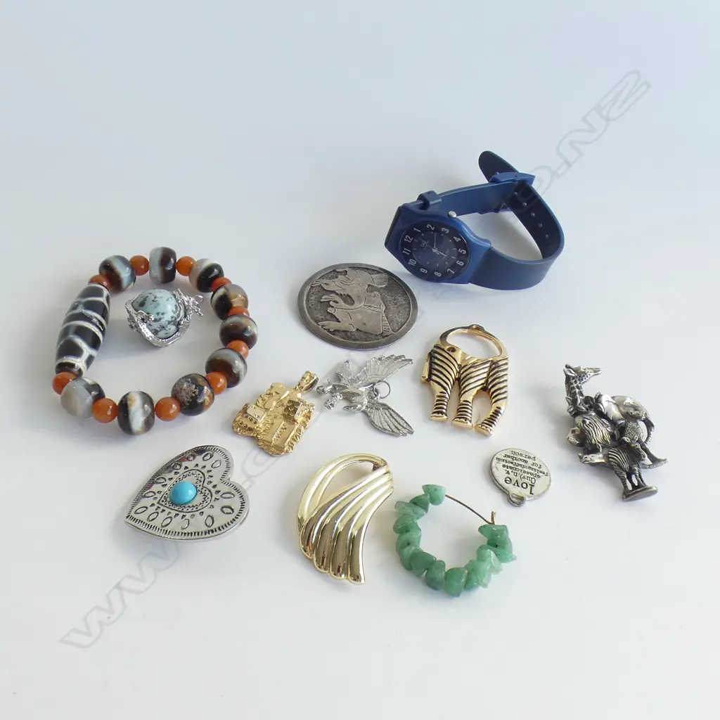 BAG ASST JEWELLERY INCL BROOCHES, PENDANTS & MIXED STONE BRACELET, WATCH ETC. Image 1++
