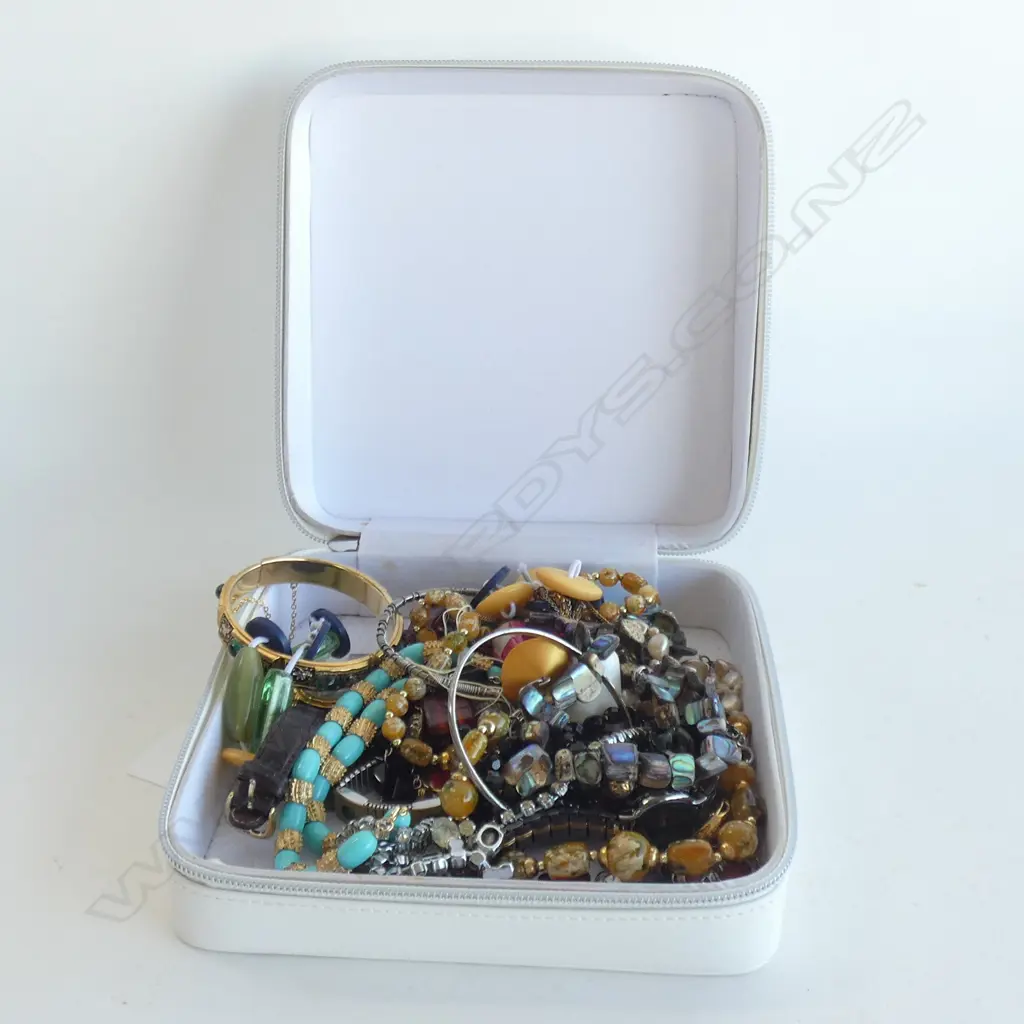 BOX OF COSTUME JEWELLERY Image 1++
