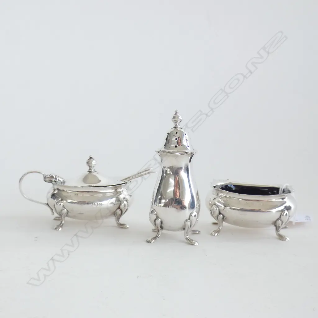 	WALKER & HALL 3PC CONDIMENT SET; BLUE GLASS LINED MUSTARD & SALT DISHES WITH SPOONS & PEPPERETTE C1927 STG WGT 104GMS Image 1++