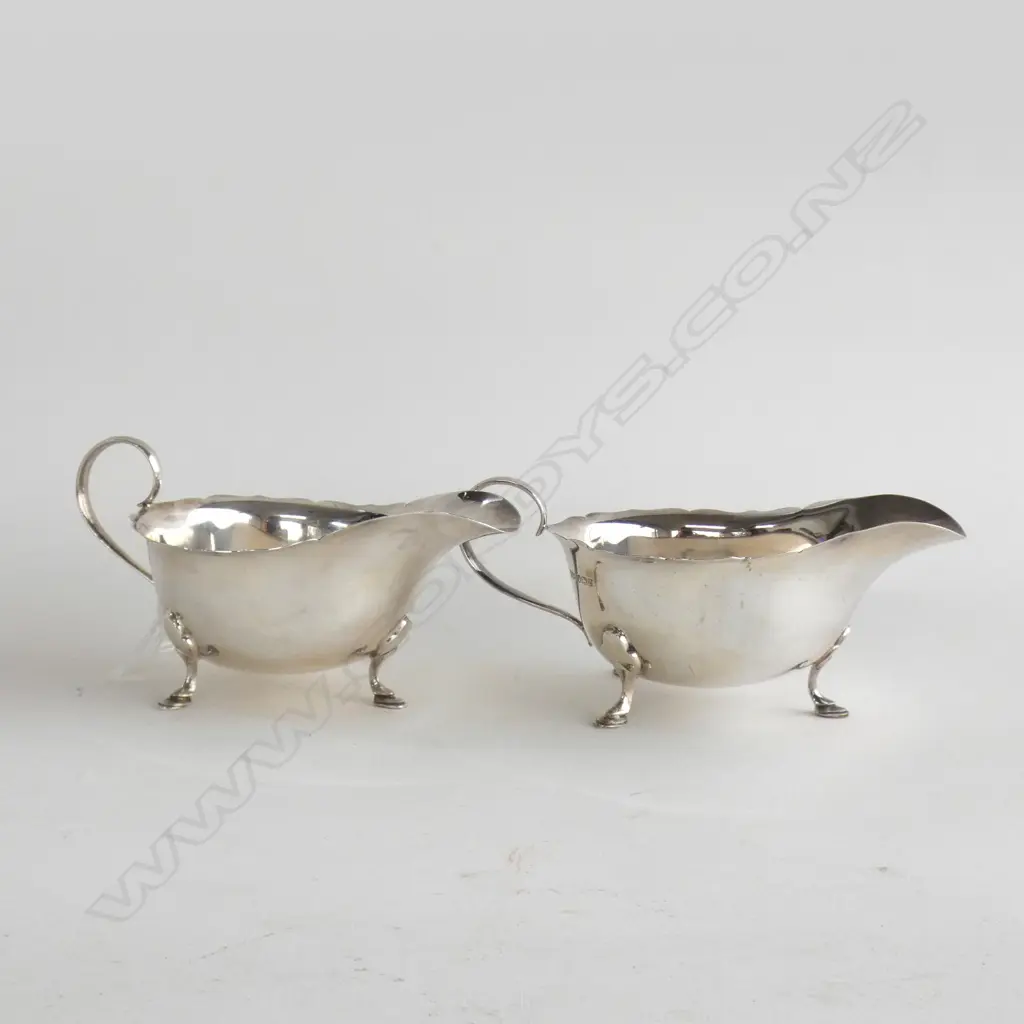 PAIR OF SILVER SAUCE BOATS SHEFFIELD 1941 & 1942 177gm Image 1++