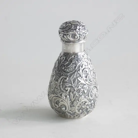 ORNATE STG SILVER PEPPERETTE H 80MM 42GMS BIRM. 1888