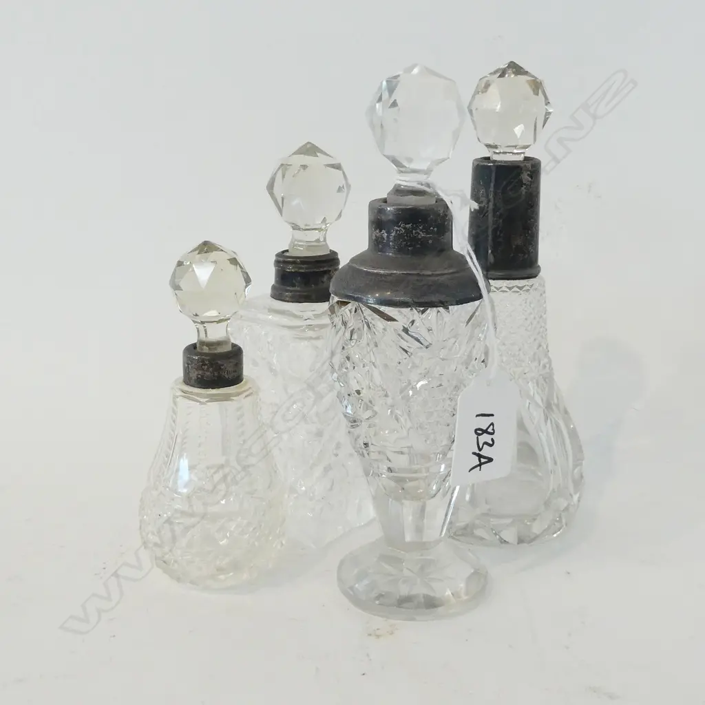 4 CRYSTAL BOTTLES w. STG TRIM H.170mm Image 1++