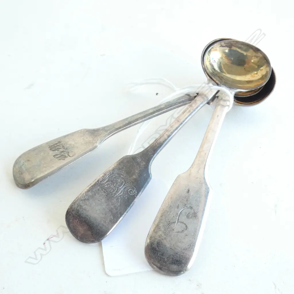 3 HALLMARKED SILVER MUSTARD SPOONS 44 GRAMS Image 1++