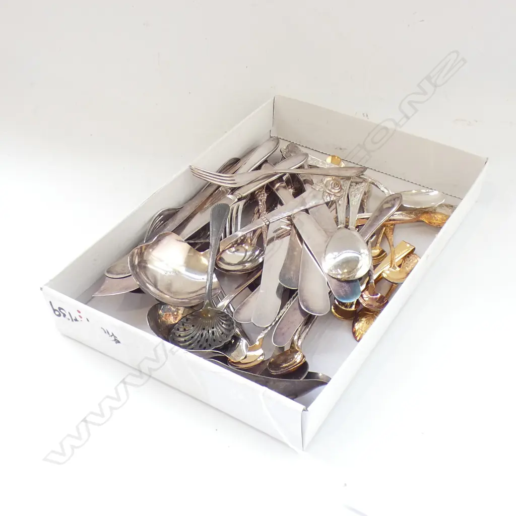 SM TRAY CUTLERY INCL SILVER PLATE SERVERS / LADLES ETC.. Image 1++