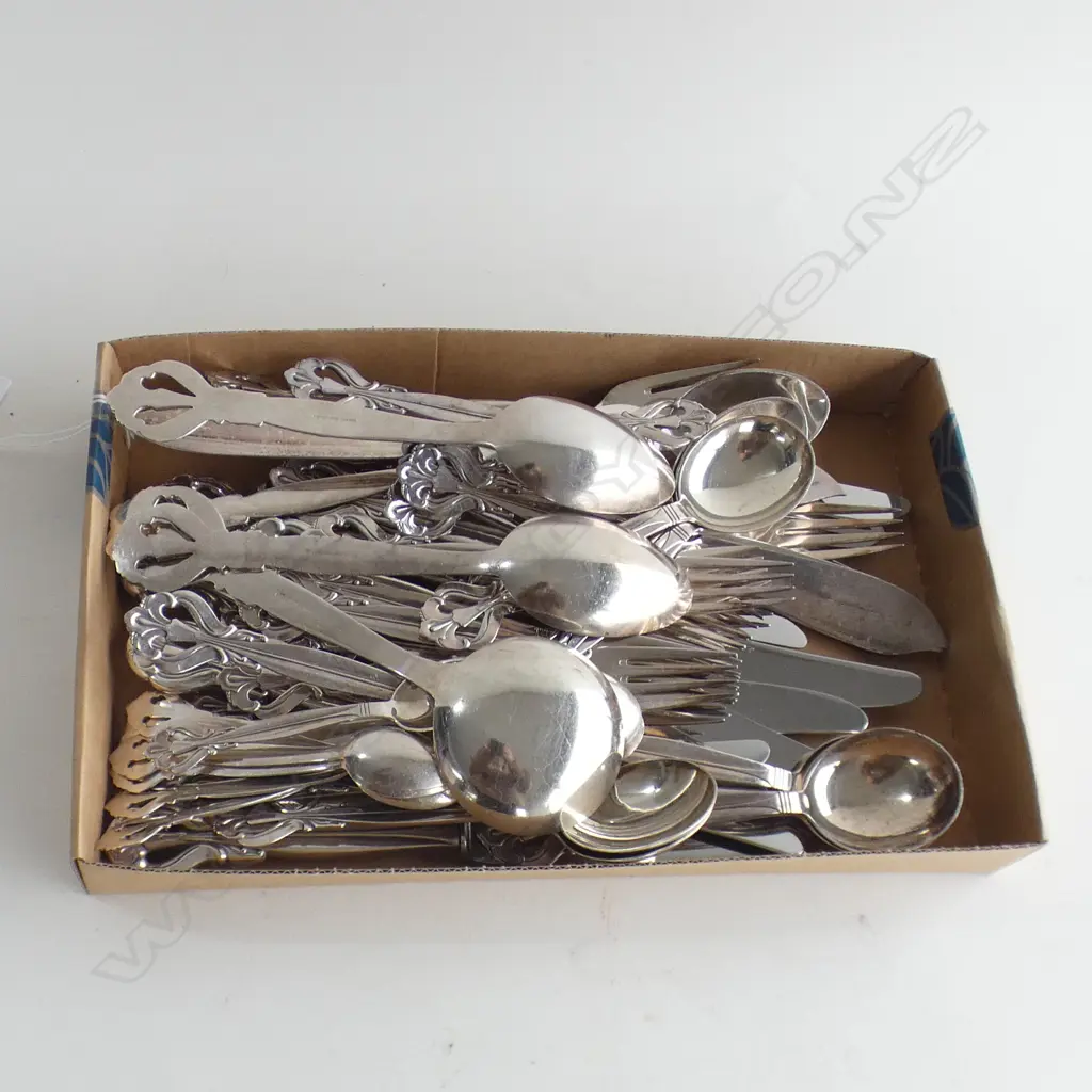 TRAY ASST DANISH SILVER PLATE CUTLERY  Image 1++
