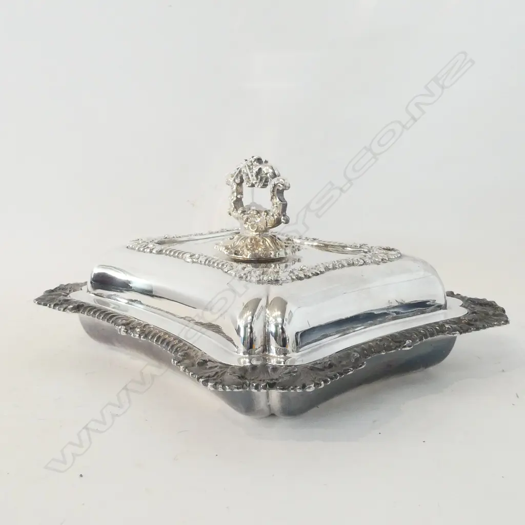 QUALITY LG SILVER PLATE LIDDED SERVING DISH, W. 320mm Image 1++