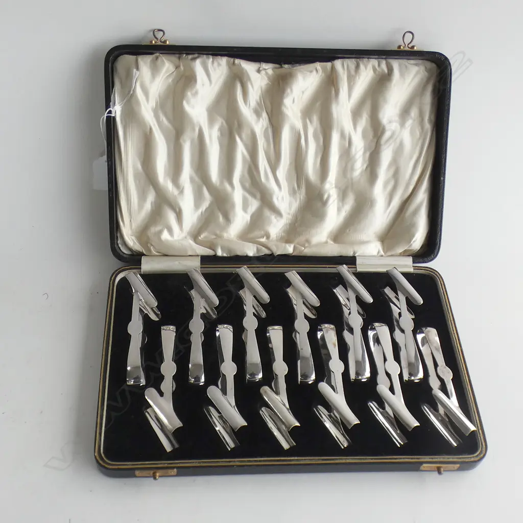 BOXED SET OF 12 SILVER PLATE INDIVIDUAL ASPARAGUS SERVERS Image 1++