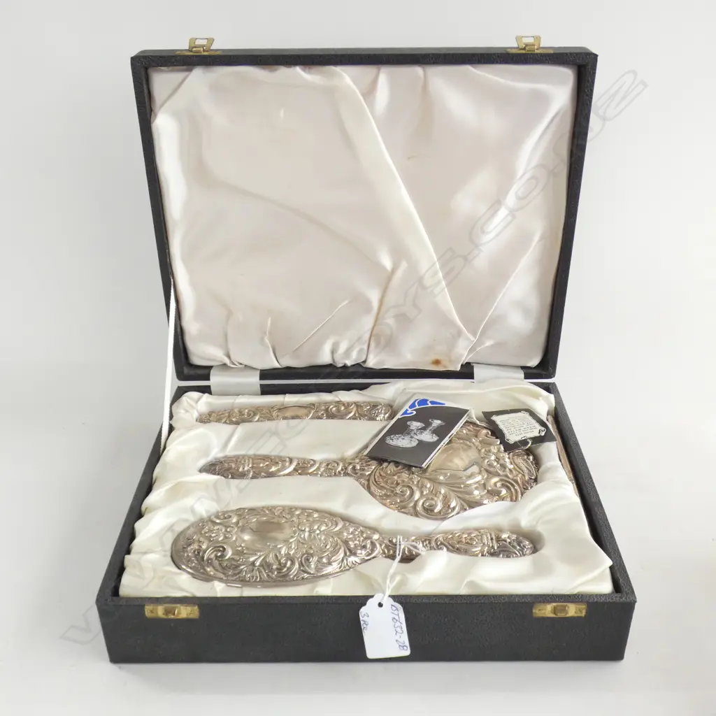 BIRMINGHAM 1982 EMBOSSED SILVER BACKED 4 PCE VANITY SET CASED ##RTV## Image 1++