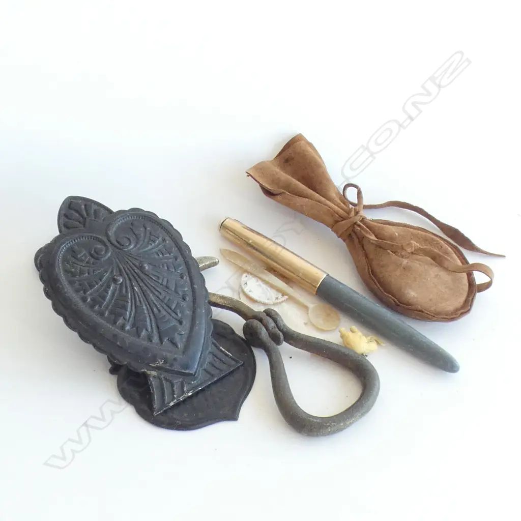 BAG OF OLD PENNIES. NOTE CLIP, HOOK. PARKER PEN. MOP COUNTER. POCKET KNIFEETC Image 1++