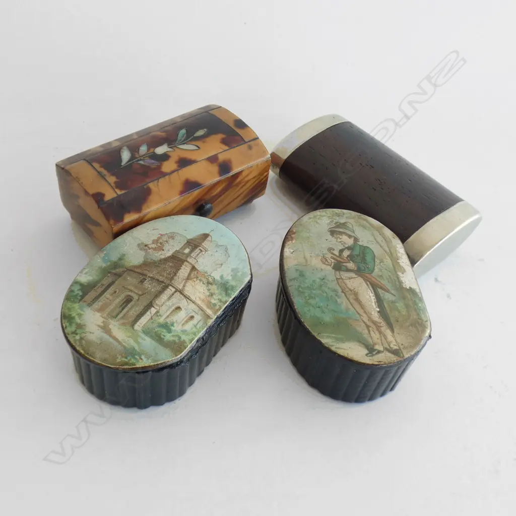 4 ANTIQUE SNUFF BOXES Image 1++