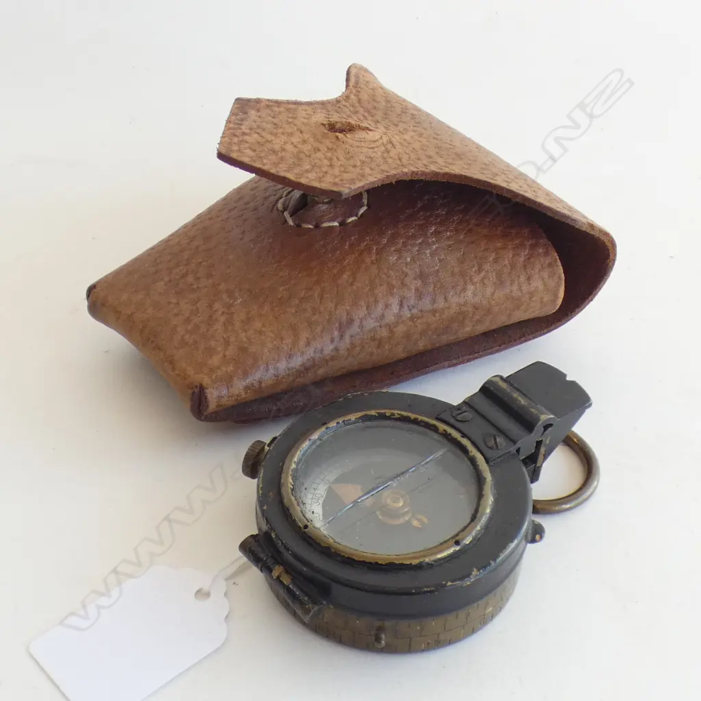 MILITARY POCKET COMPASS, CASED... Image 1++