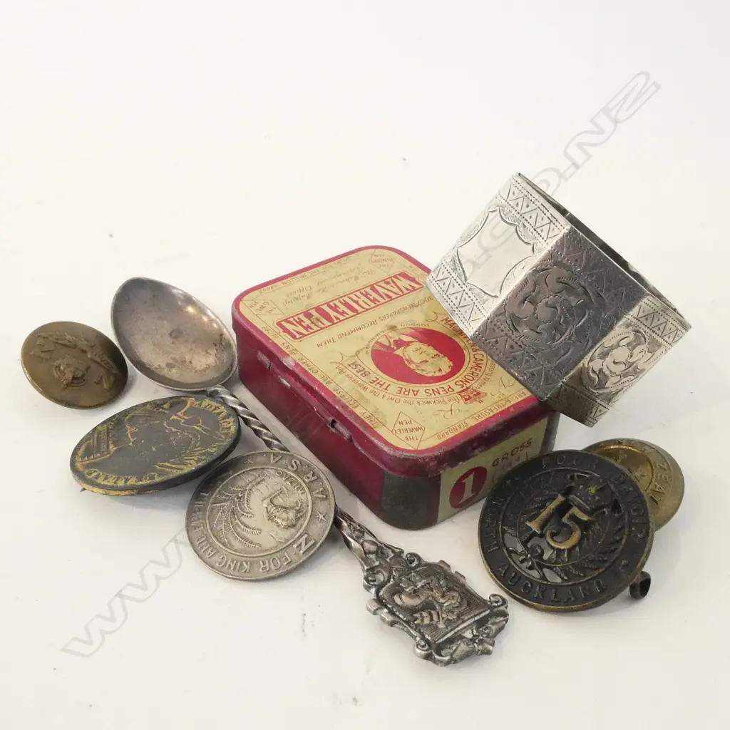 BAG ASST. ITEMS; STG SPOON & NAPKIN RING, WWI BADGES & BUTTONS, PEN NIBS  Image 1++