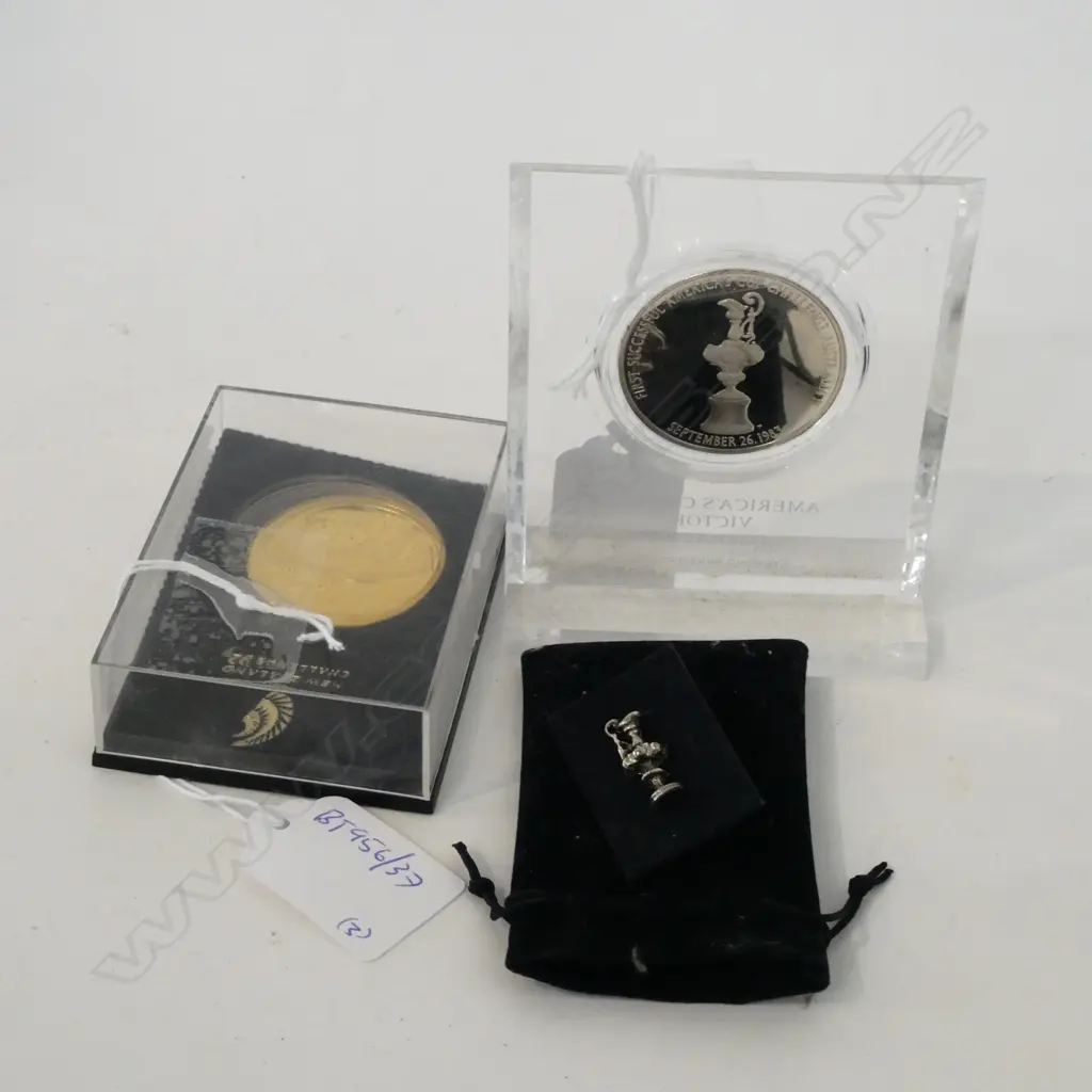 STG SILVER AMERICAS CUP MEDALLION IN FRAME H.95mm + PIN & GOLDEN TOKEN Image 1++