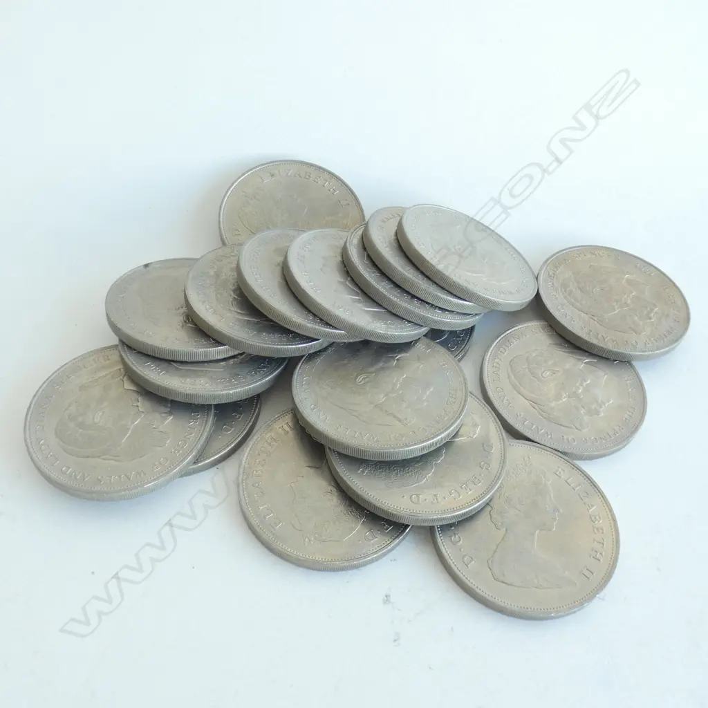 18 UNC CHARLES & DIANA 1981 WEDDING COINS Image 1++