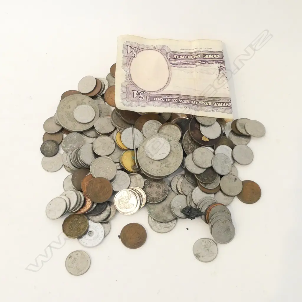 BAG MIXED COINS MOSTLY NZ PRE & POST DECIMAL + 1 $1 NOTE Image 1++