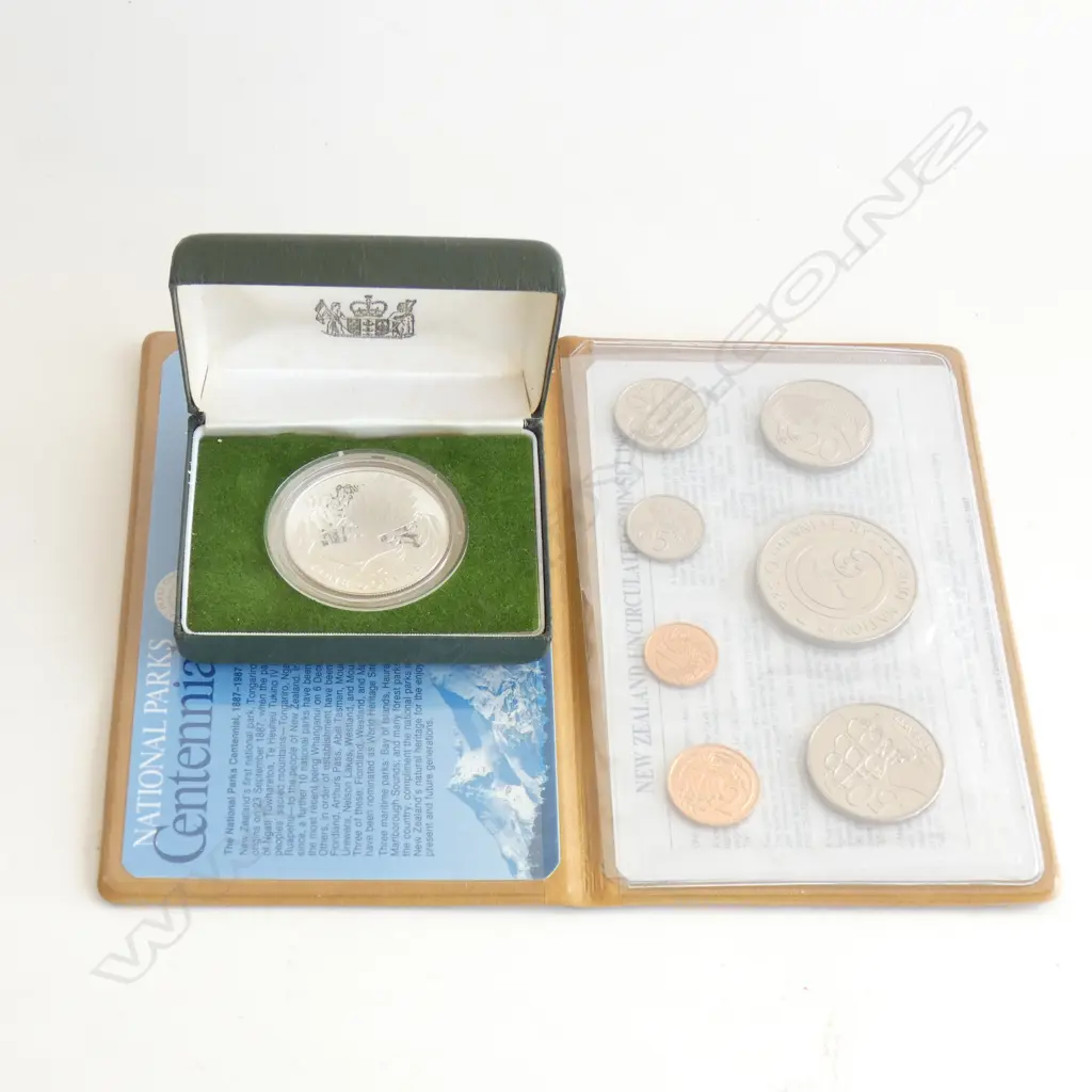 NZ NATIONAL PARKS CENTENNIAL 1887-1987 AND ONE SILVER DOLLAR FANTAIL 1980 COIN Image 1++