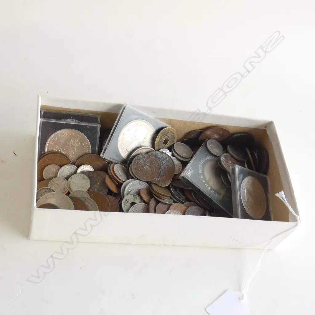 BOX ASST. VINTAGE WORLD COINS Image 1++