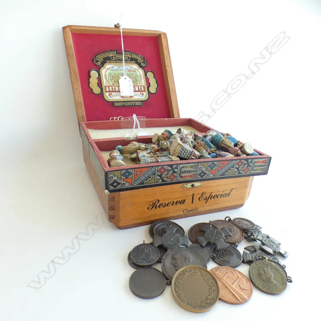 ASST. MEDALS & TOKENS (LIFESAVING ETC) IN CIGAR BOX + SOUTH AMERICAN RESIN CHESS SET, BOXED Image 1++