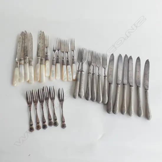 THREE SILVER PLATE CUTLERY SETS, INCL. 1 MOP HANDLED, TWO BOXED